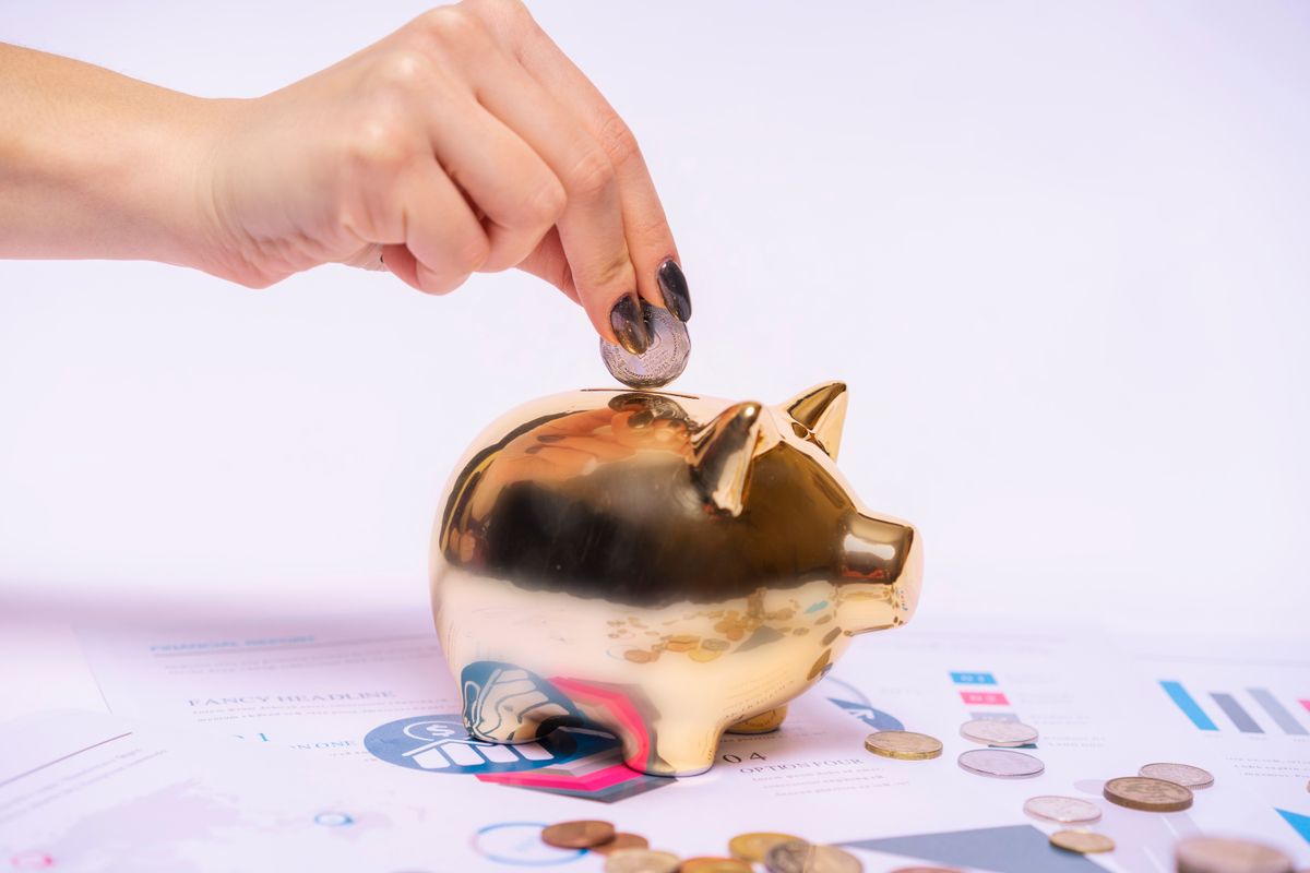Illustration representing planning ahead with gold savings