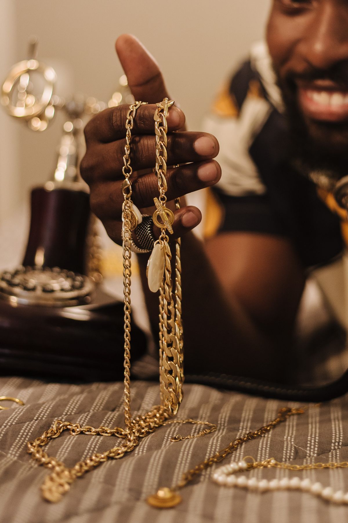 Illustration representing gold selling tips